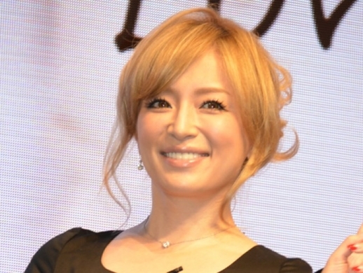 浜崎あゆみ 切りっぱなしボブヘアを公開 実は天然パーマだった 16年3月16日 エキサイトニュース