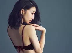 妊娠中の中越典子がビキニ姿を披露 スタイルの良さに注目が集まる 18年10月12日 エキサイトニュース