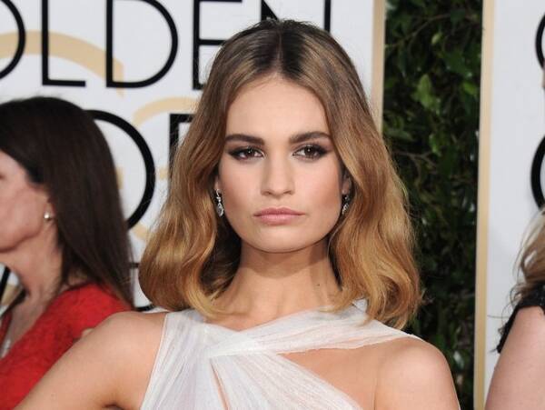 リリー ジェームズ ヒッチコック レベッカ 再映画化でa ハマーと共演 18年11月日 エキサイトニュース