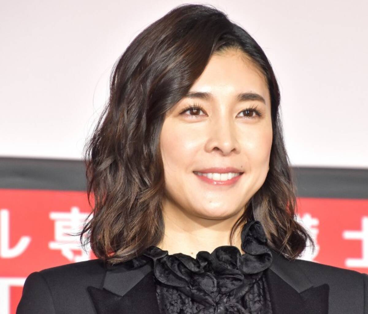 竹内結子 水川あさみのハグシーンに反響 スキャンダル専門弁護士 Queen 初回 19年1月11日 エキサイトニュース