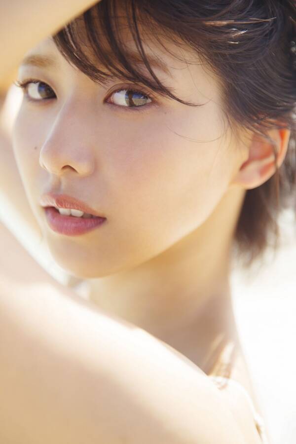 欅坂46 渡邉理佐 初の写真集発売 水着 ランジェリーカットを初披露 19年2月9日 エキサイトニュース