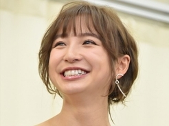 ラサール石井 32歳下の妻 桃圭さんと 徹子の部屋 出演 結婚生活明かすも 後妻業だ と話題 19年2月22日 エキサイトニュース