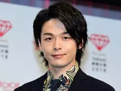 中村倫也が犬と戯れる姿に 最強でしかない 癒し とメロメロ 19年2月21日 エキサイトニュース