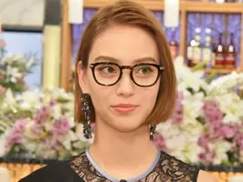 滝沢カレンが人生相談で名言連発 白になれ ただのカッコつけ 21年11月18日 エキサイトニュース