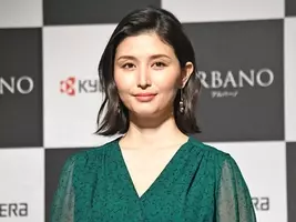 橋本マナミ 二の腕あらわ 夏らしいワンピ姿が 美人 きれい と話題 19年5月10日 エキサイトニュース