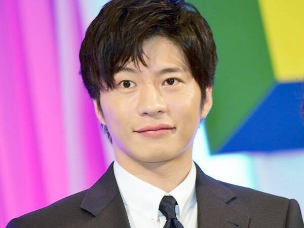 田中圭の恥ずかしそうな表情がかわいい 妻 原田知世との2ショット 19年4月24日 エキサイトニュース