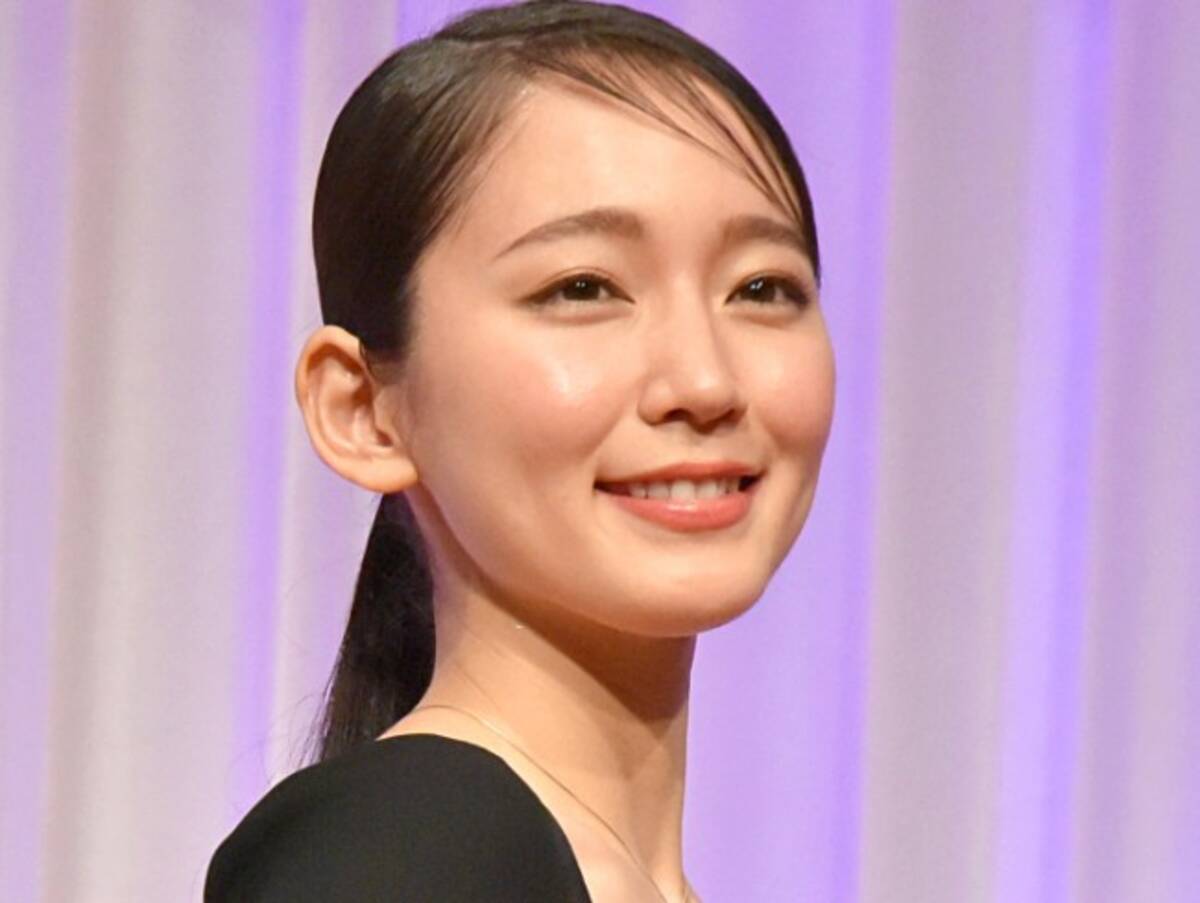吉岡里帆の幼少期 つぶらな瞳がかわいい 母親への思いにファン感動 19年5月1日 エキサイトニュース