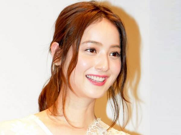 佐々木希 美しい背中をあらわ ファンほれぼれ きれいすぎ 19年5月16日 エキサイトニュース