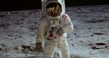 根強い捏造説…月面着陸の瞬間が4Kリマスター映像で蘇る『アポロ11　完全版』