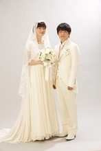 上野樹里の美しいウェディングドレス姿披露 『監察医朝顔』結婚写真を公開