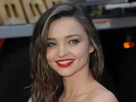 第3子妊娠中のミランダ カー ワンピース姿で踊るキュートな姿に反響 19年6月9日 エキサイトニュース