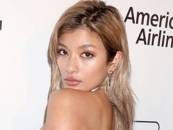 ローラ 大胆肩だしセクシーポーズに ナイスバディ の声 19年8月18日 エキサイトニュース ローラ 大胆肩だしセクシーポーズに ナイスバディ の声 19年8月18日 エキサイトニュース