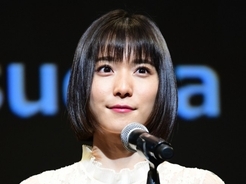 入山杏奈 女子高生 ショット公開 黒髪姿に めっちゃかわいい と反響 19年9月9日 エキサイトニュース