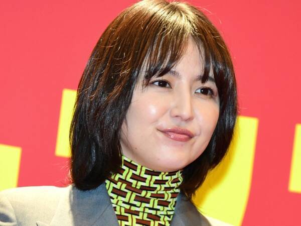 長澤まさみ シースルードレス姿に絶賛の声 背後の人物にも注目集まる 19年9月6日 エキサイトニュース