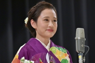 前田敦子、艶やかな着物姿で登場　女優賞受賞に歓喜「映画の世界はたまらない」