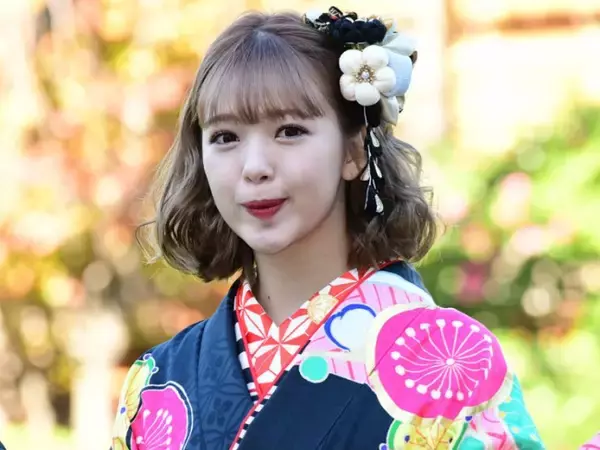 藤田ニコル、レアな髪の毛暗めショット 「透明感すごい」「似合ってる」の声