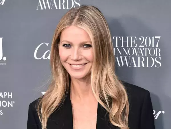 グウィネス・パルトロー、シースルードレス姿で美脚あらわ