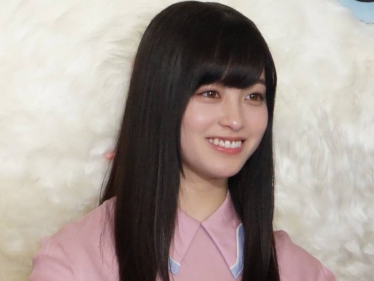 橋本環奈 かわいい制服ショット よく見ると 胸元の 異変 に注目集まる 年1月14日 エキサイトニュース