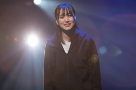 欅坂46・菅井友香、涙の濃厚キスシーン　初主演舞台『飛龍伝2020』で新境地