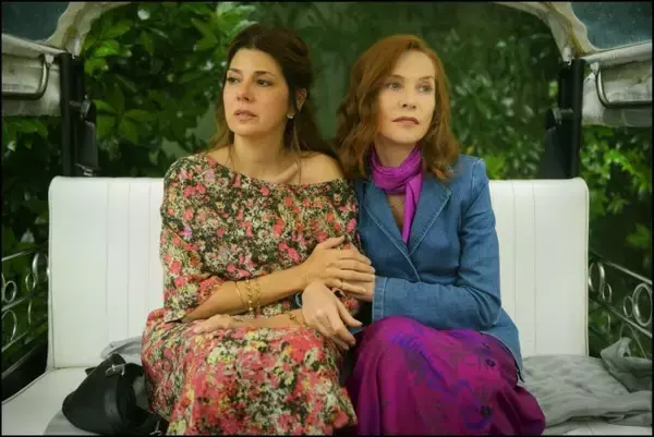 イザベル・ユペール、死期を悟った大女優に　ポルトガル世界遺産の町を舞台に綴る人生劇場