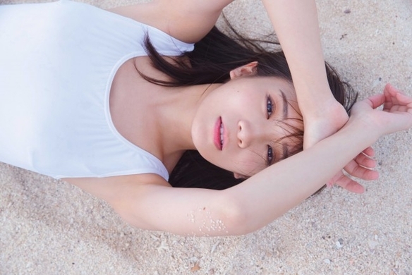 乃木坂46 秋元真夏 1st写真集 真夏の気圧配置 誌面カット先行公開 17年2月日 エキサイトニュース