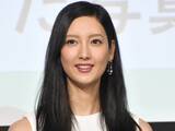 「菜々緒、ビキニでプールサイド “完璧なスタイル”にファンうっとり」の画像1