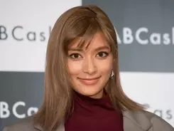 ローラ 幼少期の双子ショット ベンガル語しかはなせなくて 苦労つづる 年3月30日 エキサイトニュース