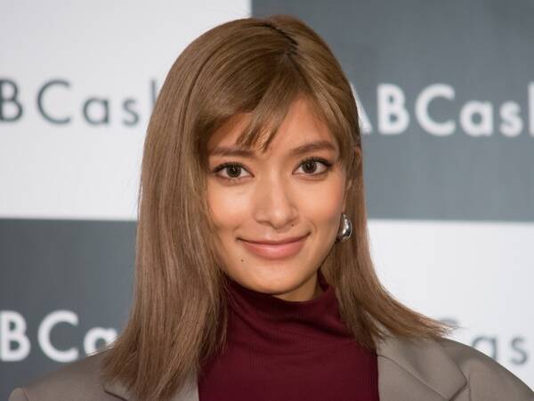 ローラ 30歳 誕生日ショット に反響 かわいい 綺麗 年4月2日 エキサイトニュース