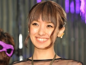 南明奈、10年前の金髪姿を公開「懐かしい」「ギャルなアッキーナ」の声