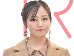 松岡茉優はネイルで山本舞香は胸元 不要不急な交際 匂わせ にネット上が騒然 年4月日 エキサイトニュース
