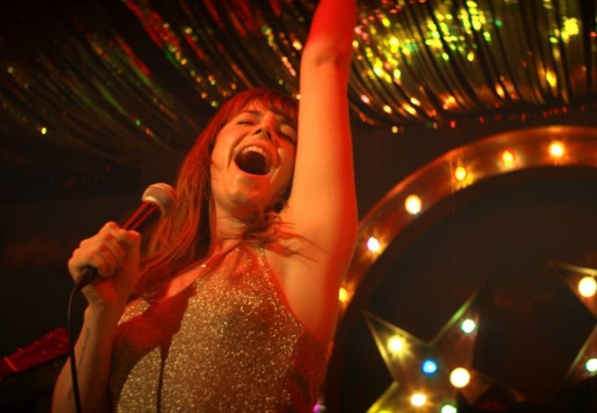 ジェシー バックリーが大熱狂の中歌い上げる ワイルド ローズ 本編映像 年6月日 エキサイトニュース