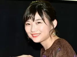 女優の山下リオ 豊満なバストが際立つメイドコスで男性人気アップ 16年11月22日 エキサイトニュース