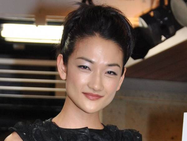 冨永愛 7歳の頃の全身ショット ファン驚き 既にモデル もう完成形 年10月2日 エキサイトニュース 冨永愛 7歳の頃の全身ショット ファン驚き 既にモデル もう完成形 年10月2日 エキサイトニュース