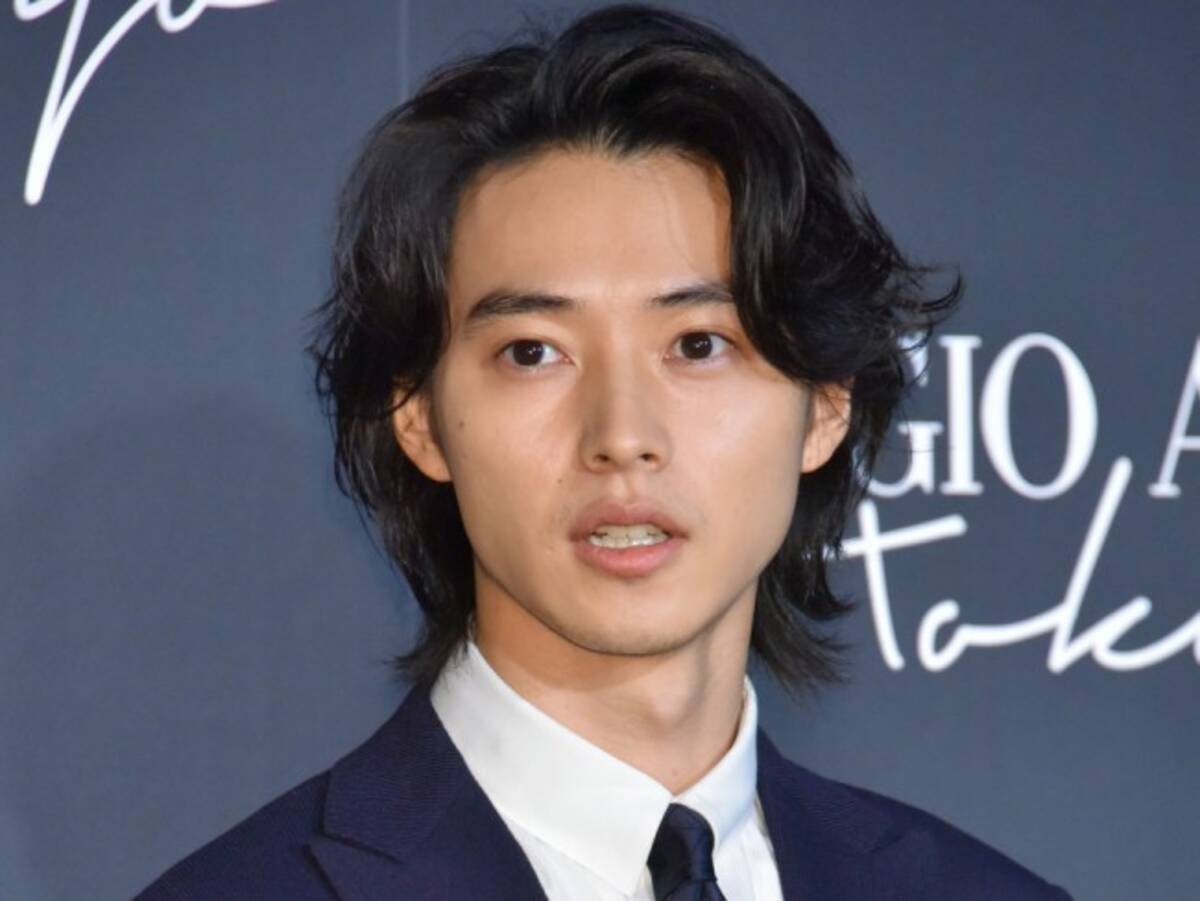 山崎賢人 全身ホワイトコーデ 撮影に臨む姿にファン めっちゃかっこいい 年11月11日 エキサイトニュース 山崎賢人 全身ホワイトコーデ 撮影に臨む姿にファン めっちゃかっこいい 年11月11日 エキサイトニュース