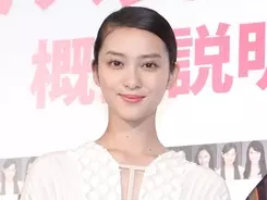 高岡早紀 ぱっつん前髪がかわいい 撮影オフショットに反響 年12月15日 エキサイトニュース