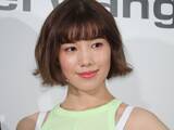 「仲里依紗、緑のインナーカラーヘアにイメチェン 「かわいい」「似合いすぎです」」の画像1