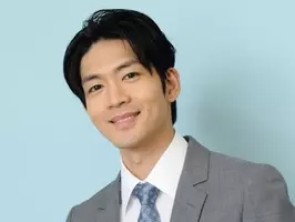 アンガールズ田中 夜景バックにスーツ姿でキメる 普段とのギャップに カッコいい の声 21年2月8日 エキサイトニュース