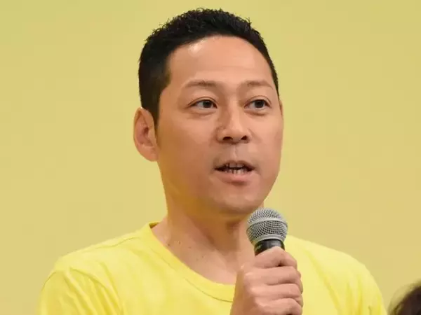 東野幸治、エヴァ初号機の手を装着しティータイム「飲んじゃダメだ！」