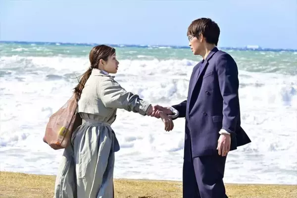 『恋はDeepに』綾野剛が石原さとみを引き留め「待てって！」　胸キュン場面写真解禁