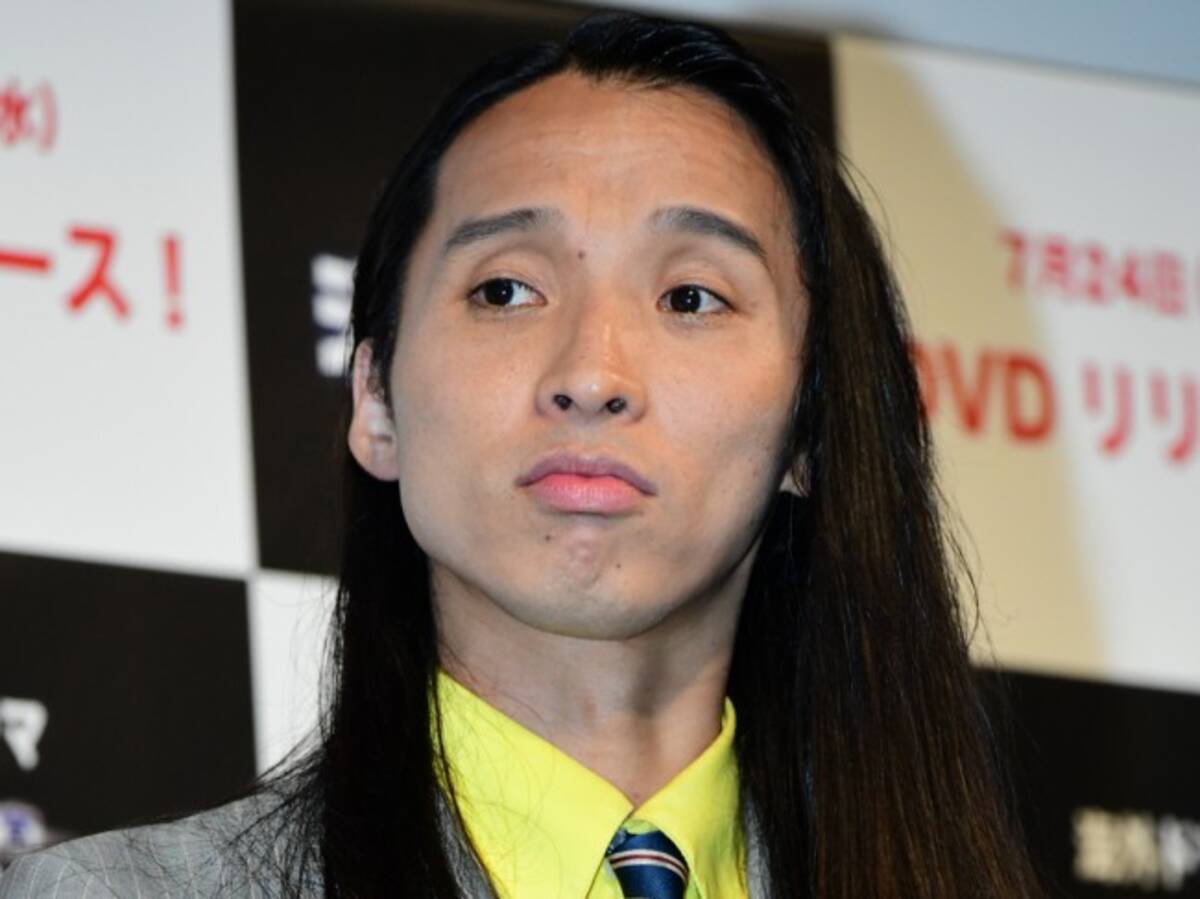 トム ブラウン布川 ワイルドなコーンロウ風ヘア 下半身とのギャップに反響 21年4月6日 エキサイトニュース