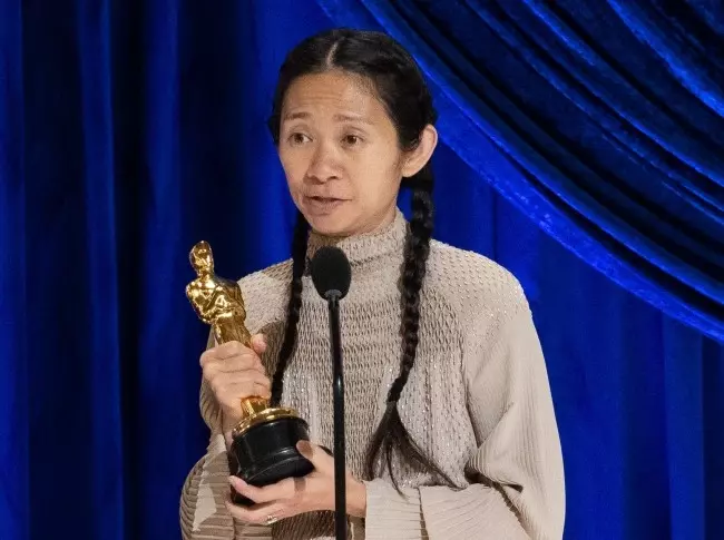 アジア系女性に監督賞