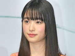 新垣結衣 ワンピースで体揺らすh M動画 サングラスやデニム姿も 21年4月26日 エキサイトニュース