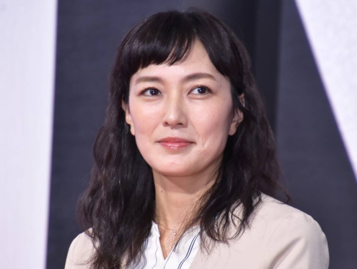 板谷由夏 ぱっつん前髪のボブヘアにイメチェン オンザマユゲ可愛い と反響 21年4月30日 エキサイトニュース