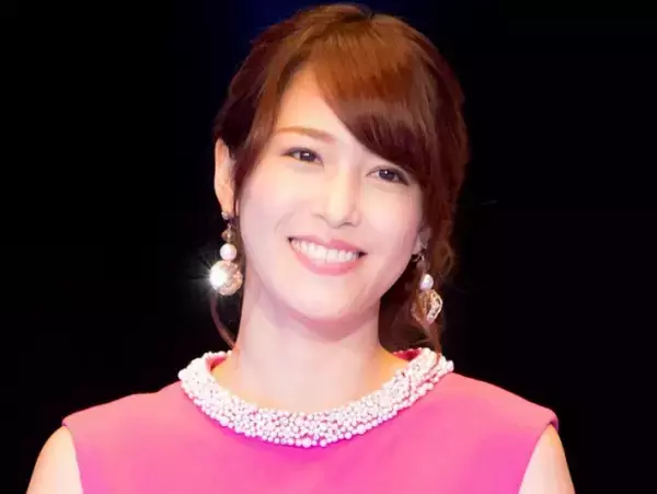 鷲見玲奈、上品な丸メガネ姿　ファンほれぼれ「知的」「学校の先生みたい」
