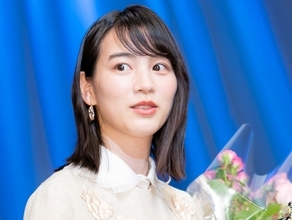 のん、“いぇーい。大人！”誕生日にWピース「28歳の年も楽しみます」　祝福コメントも殺到