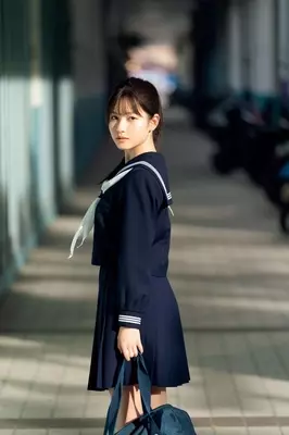 渡辺麻友 セカンド写真集 制服図鑑 最後の制服 で泳げるようになった 13年4月22日 エキサイトニュース