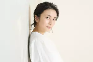 土屋アンナ バッサリショートヘアのイメチェンshotに反響 昔のアンさんみたい 若い 21年10月3日 エキサイトニュース