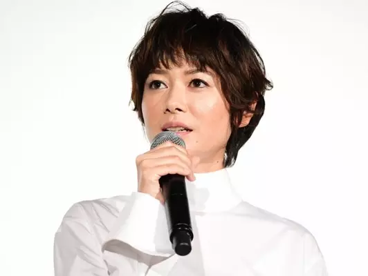 真木よう子 黒髪ショートヘアにイメチェン ファン絶賛 かっこいい 似合いすぎてます 22年6月28日 エキサイトニュース