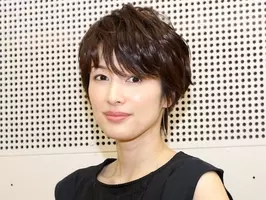 吉瀬美智子は 裏ではこんな感じなのです 色気溢れる胸元にファン興奮 22年3月16日 エキサイトニュース