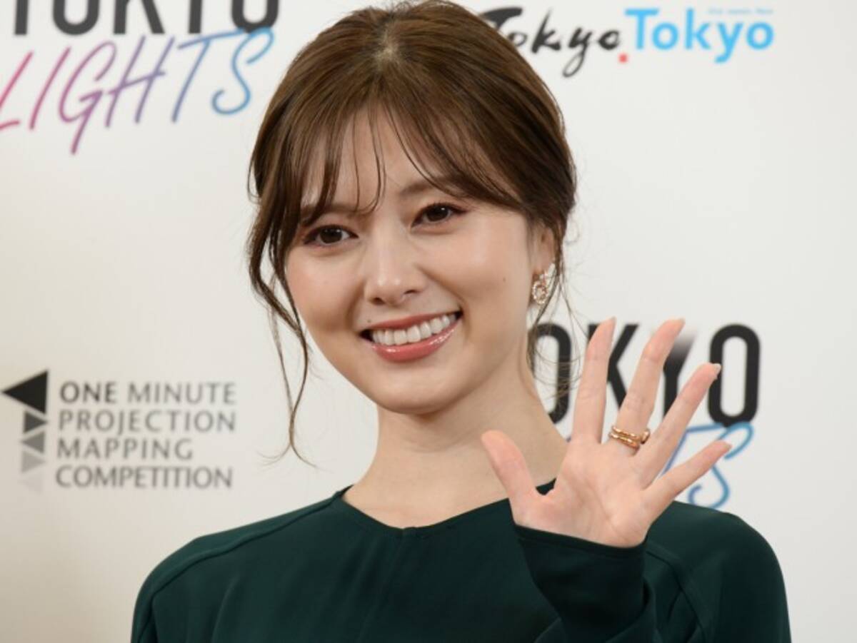 白石麻衣 ディズニーの思い出写真公開 ポーズがダサくなっちゃった 21年12月29日 エキサイトニュース